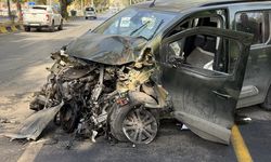 Gaziantep'te aydınlatma direğine çarpan sürücü yaralandı