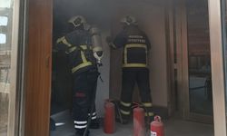 Mardin'de apartman girişindeki elektrik panosunda çıkan yangın söndürüldü