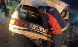 Mardin'de devrilen otomobildeki 3 kişi yaralandı