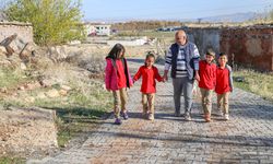 Okulu Çocuklar İçin Yaşam Merkezine Dönüştürdü