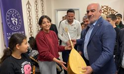 Milletvekili Özhan Sözünü Tutup Enstrümanları Verdi