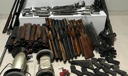 Ruhsatsız Silah Operasyonu: Evde çok sayıda tabanca parçası ve mühimmat ele geçirildi