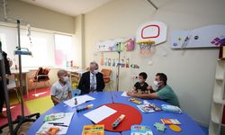 Tahmazoğlu, lösemili çocukları ziyaret etti