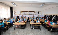 Şahinbey Belediyesinden okulunu temiz tutan öğrencilere top verildi