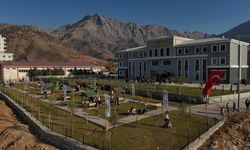 Sason'da yapımı tamamlanan park hizmete açıldı