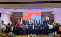 Sektör uzmanları dış ticaretin gündemini İzmir'deki panelde masaya yatırdı