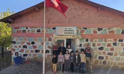 Siirt'te jandarma ekiplerinden 'Öğretmenler Günü' kutlaması