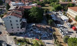 Sındırgı 1 Saatte 4 Depremle Sarsıldı