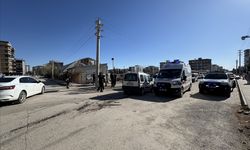 Adıyaman'da 2 hafif ticari aracın çarpıştığı kazada sürücüler yaralandı