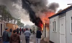 Altınşehir Konteyner Kent'te Yangın: Depremzedeler Su Sıkıp Müdahale Etti - Videolu Haber