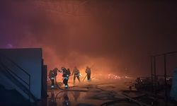 Gaziantep'te ambalaj fabrikasında çıkan yangına müdahale ediliyor