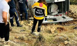 Nurdağı’nda Minibüs Devrildi: 1 Ölü, 3 Yaralı