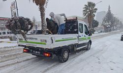 Kahta Belediyesi'nden buzlanmaya karşı tuzlama çalışması
