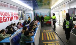 Kilis'te 'Mobil Trafik Eğitim Tırı'nda eğitim verildi