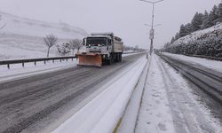 Mardin Büyükşehir Belediyesi karla mücadele çalışmalarını sürdürüyor