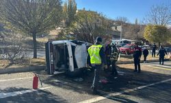 Mardin'de devrilen otomobildeki 3 kişi yaralandı