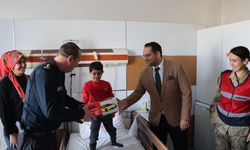 Midyat Devlet Hastanesi'nde 'Gülümse Midyat, Umut Çocuklarda' projesi sürüyor