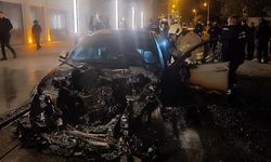 Nusaybin'de park halindeki otomobil yandı