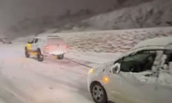 Perre Off-Road Kulübü sahada: Karda mahsur kalan onlarca araç kurtarıldı - Videolu Haber