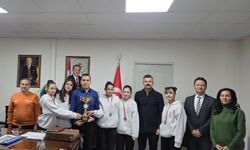 Gölbaşıılı Şampiyon Badmintonculardan  Kaymakam'a Ziyaret