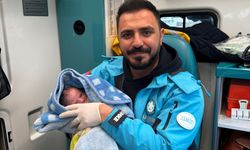 Ambulansta doğan bebeğe sağlık çalışanının ismini verdi