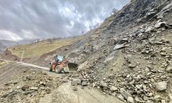 Sason'da heyelandan kapanan köy yolları ulaşıma açıldı