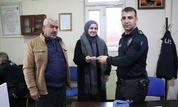 Siirt'te bir hamal yolda bulduğu 10 bin lirayı sahibine ulaştırdı