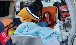 Siirt'te kar nedeniyle yolu kapanan 2 köydeki hasta ekiplerce hastaneye ulaştırıldı