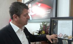 Tutdere makam odasında yer alan tabloyu anlattı: 'Paranın, şanın ve şöhretin geçmediği günler' - Videolu Haber