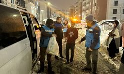 Adıyaman Belediyesi'nden yoğun kar yağışında İndere TOKİ'ye gıda ve kışlık yardımı - Videolu Haber