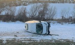 Gölbaşı'da minibüs devrildi: 4 yaralı