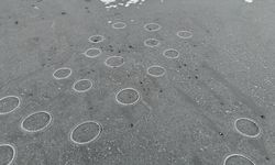 Çelikhan Çat Barajı'ndaki 'yüzen adalar' buz tuttu