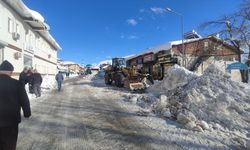 Çelikhan'da kar temizleme çalışmaları sürüyor