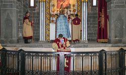 Diyarbakır'da Ermeni Kilisesi'nde Noel Ayini Yapıldı