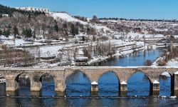Diyarbakır'daki tarihi yapılar karla kaplandı