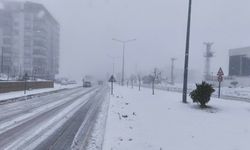 Besni’de Kar Yağışı Etkili Oluyor