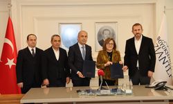 Fatma Şahin’den Besni’ye Kapalı Spor Salonu