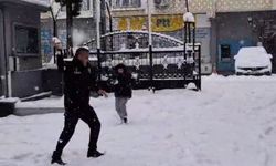 Gölbaşı'nda polisler çocuklarla kar topu oynadı
