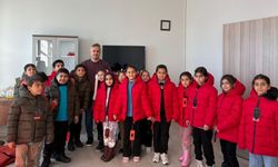 İstanbul'dan Kahta Sabri Orman İlkokulu öğrencilerine kışlık mont desteği