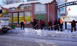 Kahta'da ulaşım için karla mücadele çalışmaları sürüyor