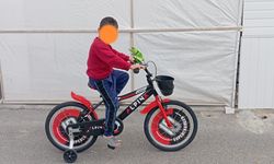 Konteynerde kalan yetim çocuğun bisiklet hayali gerçek oldu