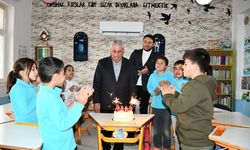 Köy okulu öğrencilerinden büyüklere doğum günü sürprizi