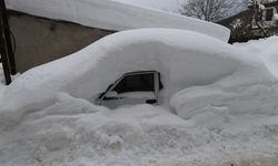 Küre’de Kar 1,5 Metreyi Aştı, Araçlar Kar Altında Kaldı