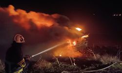 Mardin'de şarampole devrilen tırda çıkan yangın söndürüldü