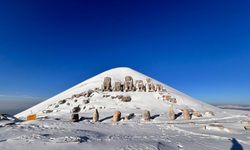 Nemrut Dağı kar yağışıyla beraber beyaza büründü