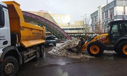 Siirt Belediyesinin karla mücadele çalışmaları sürüyor