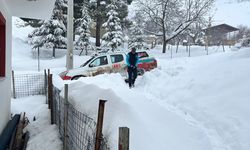 Yolu kapanan köydeki hastayı UMKE hastaneye ulaştırdı