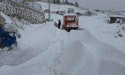 Şırnak'ta AFAD ekipleri ayağı kırılan kız çocuğunu paletli araçla hastaneye ulaştırdı