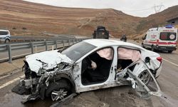 Şırnak'ta bariyere çarpan otomobildeki 5 kişi yaralandı