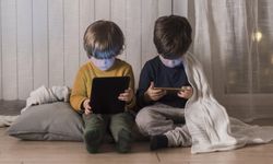 Sosyal Medya Yasası Ebevenyleri Nasıl Etkileyecek?